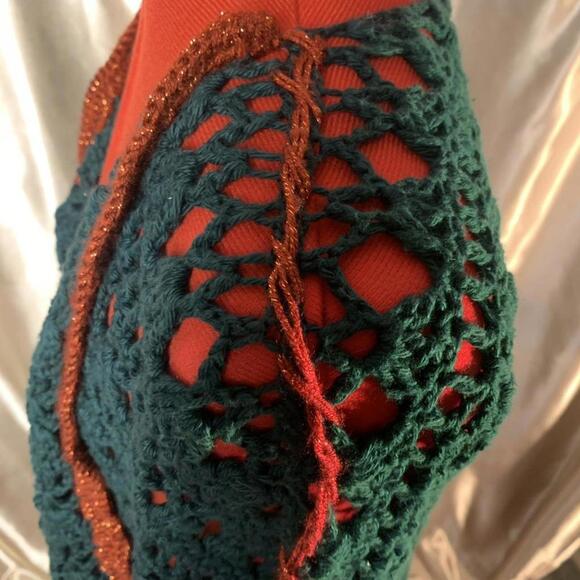 Intricate crochet forest green cardigan. - Picture 7 of 7